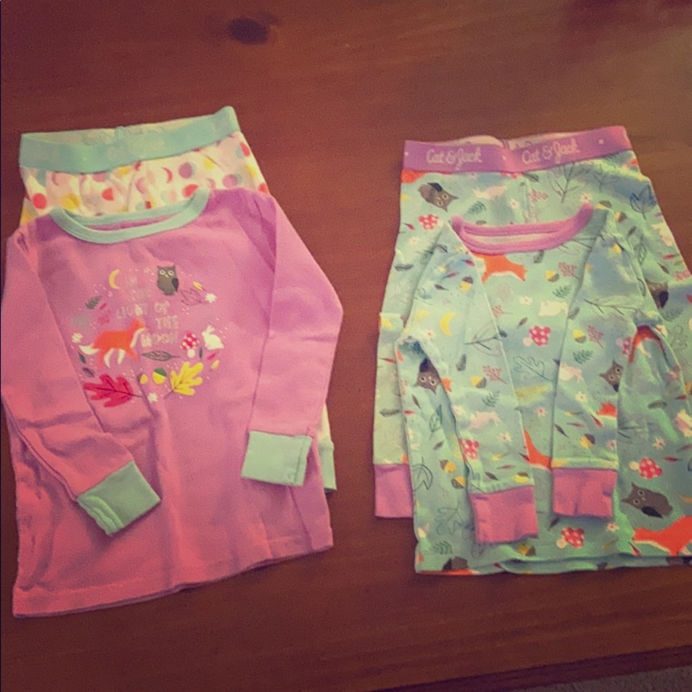 2 pairs of long sleeve pjs